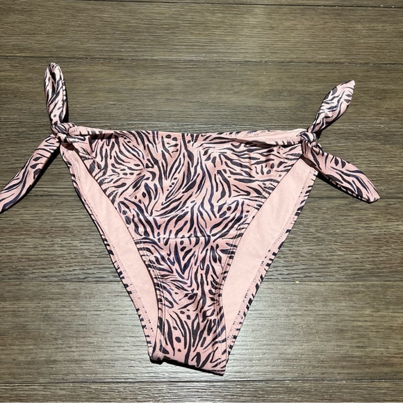 Bikini High Leg Swimsuit Cheeky Swim Bottoms Animal Print Medium 4-6 NWT - Picture 1 of 12